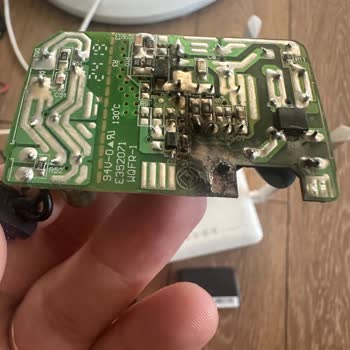 Adaptör Patlaması Sonrası İnternet Kesintisi Ve Güvenlik Endişesi