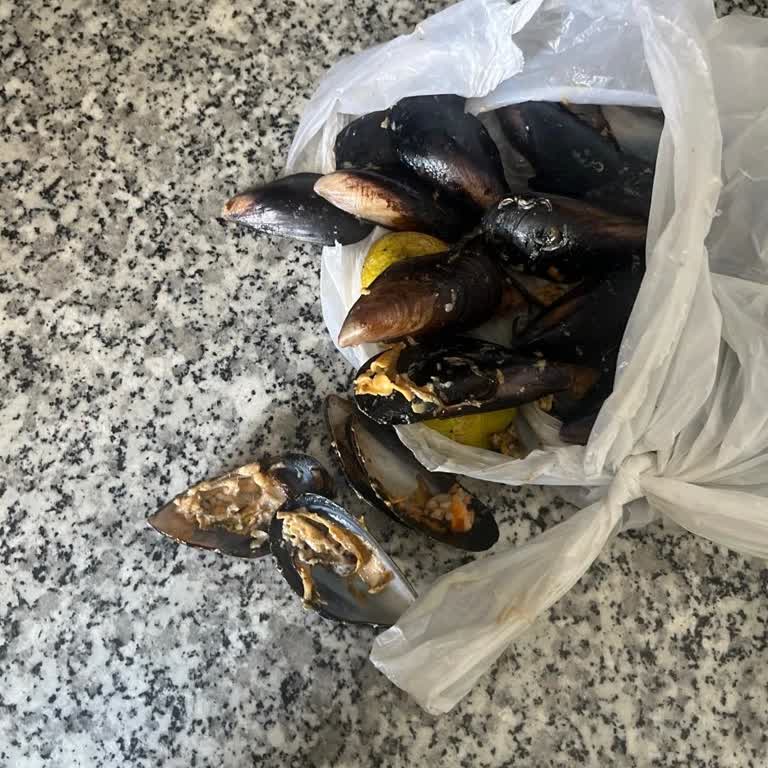 Yemeksepeti Üzerinden Kirli Midye Siparişine Tam İade Talebi