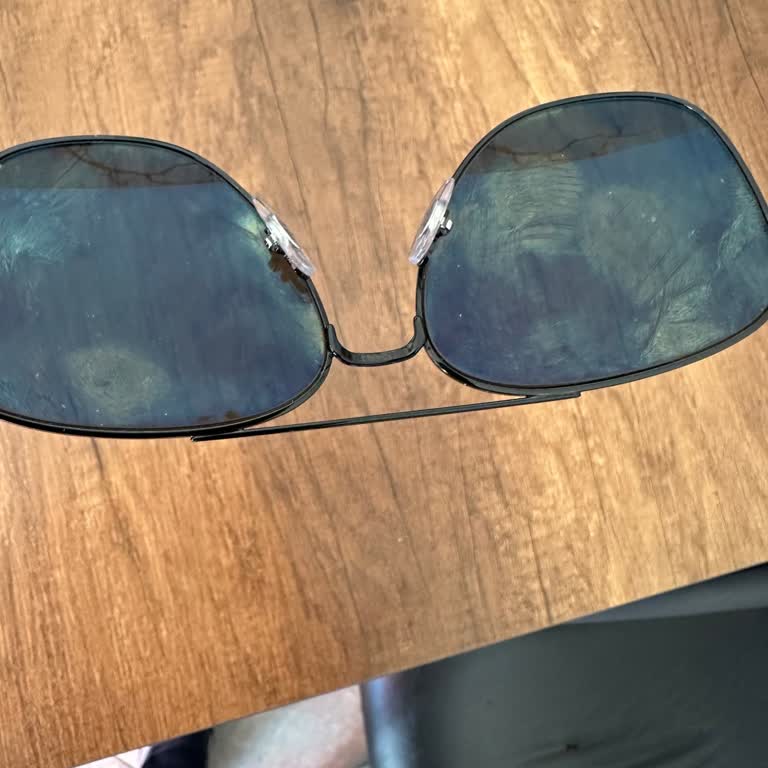 Rayban Güneş Gözlüğünün Cam Filminde Erken Bozulma Garantiden Reddedildi