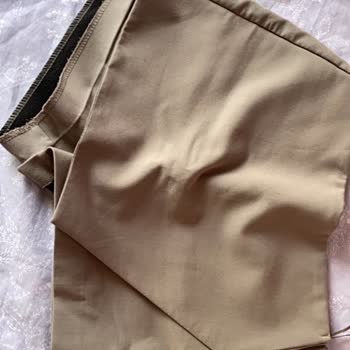 Zara’da Premium İddiası Yanlış, Dikişler Tek Kullanımda Açılıyor