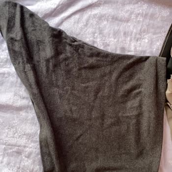 Zara’da Premium İddiası Yanlış, Dikişler Tek Kullanımda Açılıyor