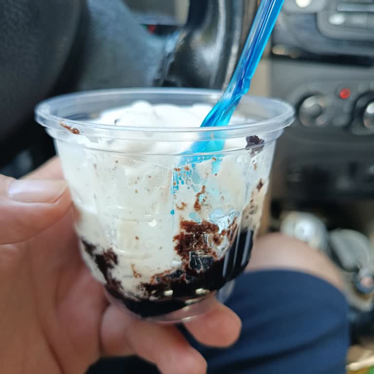 İzmir Burger King Şubesinde Soğuk Sufle, Uzun Bekleme Ve Personel İlgisizliği