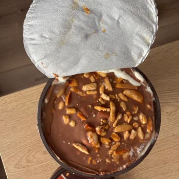 Son Tüketim Tarihi Geçmemiş Magnum Dondurması Bozuk Çıktı