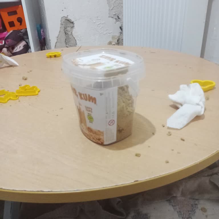 Aşırı Yağlı Ve Benzin Kokulu Kedi Kumu Satışı Durdurulsun