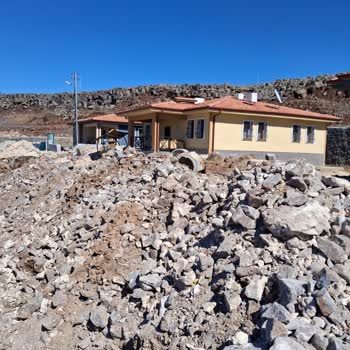 Gaziantep Şahinbey Kürüm Mahallesi Sokak Çökmesi Ve Yılan Girişi