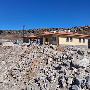 Gaziantep Şahinbey Kürüm Mahallesi Sokak Çökmesi Ve Yılan Girişi