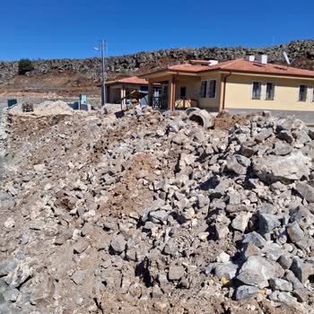 Gaziantep Şahinbey Kürüm Mahallesi Sokak Çökmesi Ve Yılan Girişi