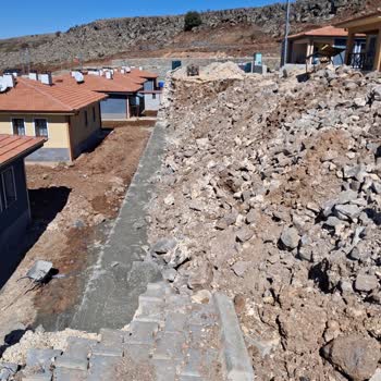 Gaziantep Şahinbey Kürüm Mahallesi Sokak Çökmesi Ve Yılan Girişi