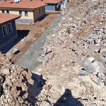 Gaziantep Şahinbey Kürüm Mahallesi Sokak Çökmesi Ve Yılan Girişi