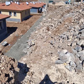 Gaziantep Şahinbey Kürüm Mahallesi Sokak Çökmesi Ve Yılan Girişi