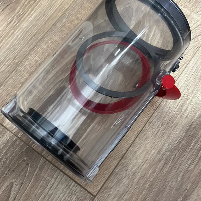 Dyson V15 Süpürge Haznesindeki Silikon Parçası Çıkıyor Ve Çözüm Bulunamıyor