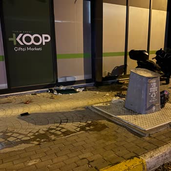 Pendik Kurtköy’te Tarım Kredi Çiftçi Market’in Çöp Atma İhmali Sokakları Kirletiyor