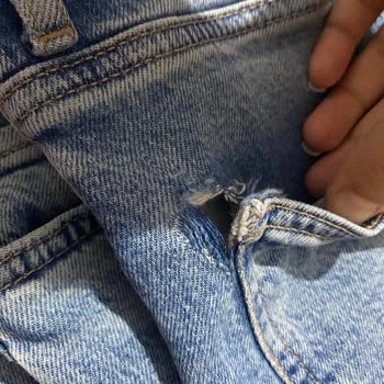 Mavi Victoria Jeans Pantolonunda Erken Yırtılma Ve Renk Solması