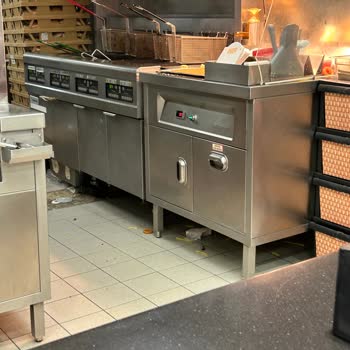 Burger King Gaziantep Emek Mahallesi Şubesinde Hijyen Sorunu Devam Ediyor