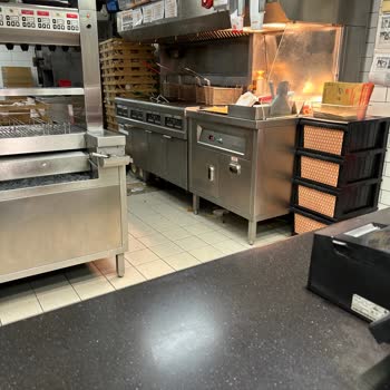 Burger King Gaziantep Emek Mahallesi Şubesinde Hijyen Sorunu Devam Ediyor