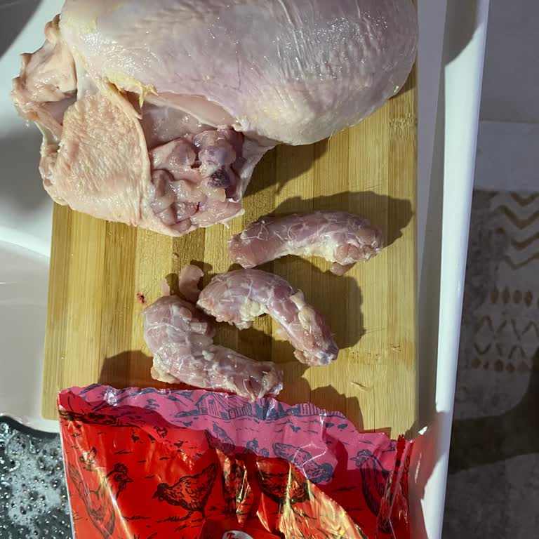 BİM Paketli Tavukta Tavuk Boynu Bulunması Ve Yanıltıcı Paketleme
