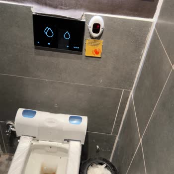 Erzurum Nenehatun Shell İstasyonunda Tuvalet Hijyen Eksikliği Ve Personel İhmali