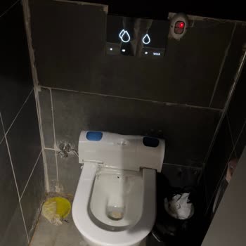 Erzurum Nenehatun Shell İstasyonunda Tuvalet Hijyen Eksikliği Ve Personel İhmali