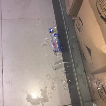 Şişe Otomatı Market İçinde Alkol Kokusu Ve Hijyen Sorunu Yaratıyor