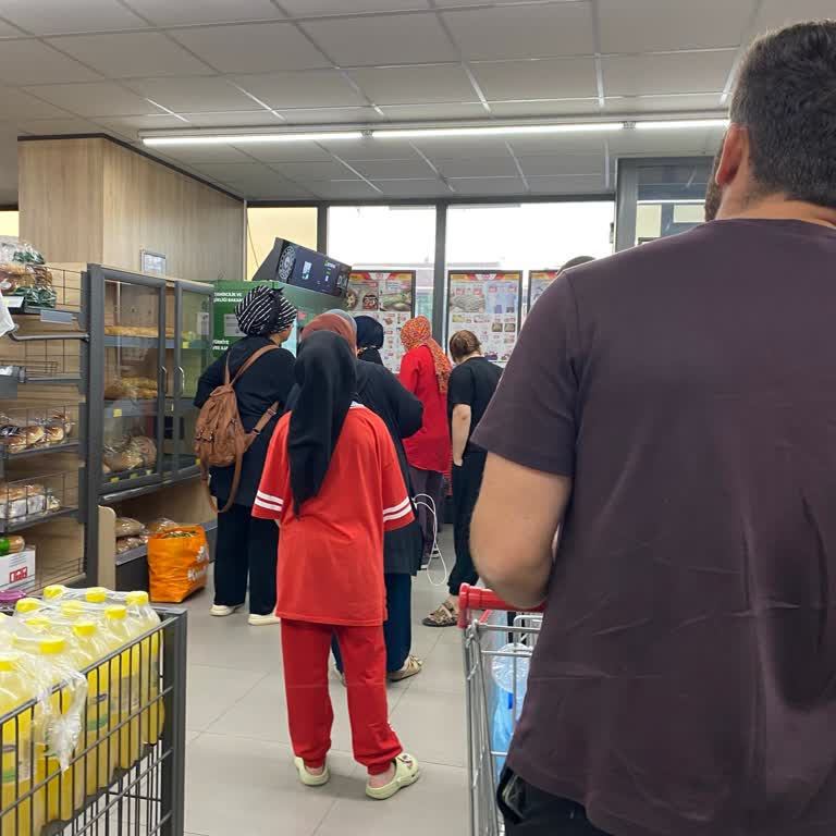 Geri Dönüşüm Otomatının Koku Ve Hijyen Sorunu Mağazayı Kullanamaz Hale Getiriyor