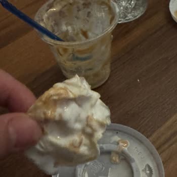 Burger King Şubesinde Dondurmanın İçinde Peçete: Hijyen İhlali