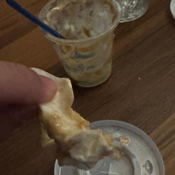 Burger King Şubesinde Dondurmanın İçinde Peçete: Hijyen İhlali