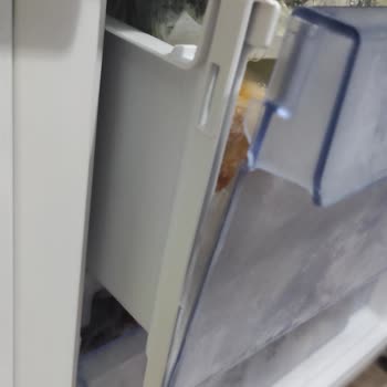Beko Buzdolabımın Dondurucu Çekmece Plastik Parçası Kırıldı Ve Yedek Parça Talebi