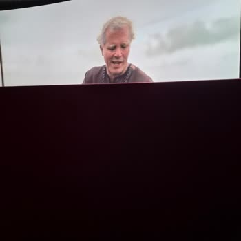 IMAX Salonunda Perde Duvara Kapandı, Görüntü Ve Altyazı Sorunu