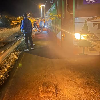 Topçam Turizm Otobüs Arızasıyla 3 Saat Bekleme Ve Destek Yokluğu