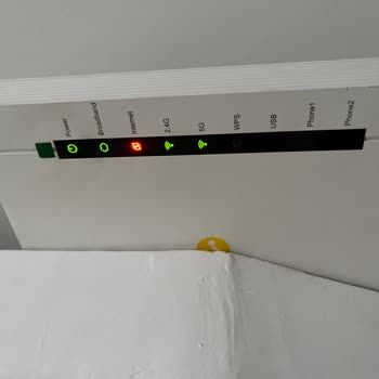 Modem Tavanıma Asıldı, Düşerek İnternet Kesildi, Müşteri Hizmetlerinden Cevap Yok