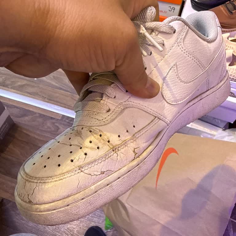 Nike Ayakkabısında Hızlı Deformasyon Ve Uzun Süreli Çözümsüz İnceleme