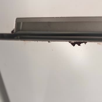 Vestel Buzdolabı Kapısında Aşırı Pas Ve Çürüme