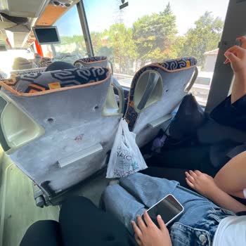Kamp Sonrası Otobüs Eksikliği Ve Gençlere Yönelik Aşağılayıcı Tavır