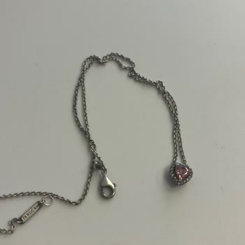 Pandora Pembe Kalpli Kolye Hızla Karardı Ve Kullanılamaz Hale Geldi