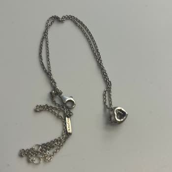 Pandora Pembe Kalpli Kolye Hızla Karardı Ve Kullanılamaz Hale Geldi