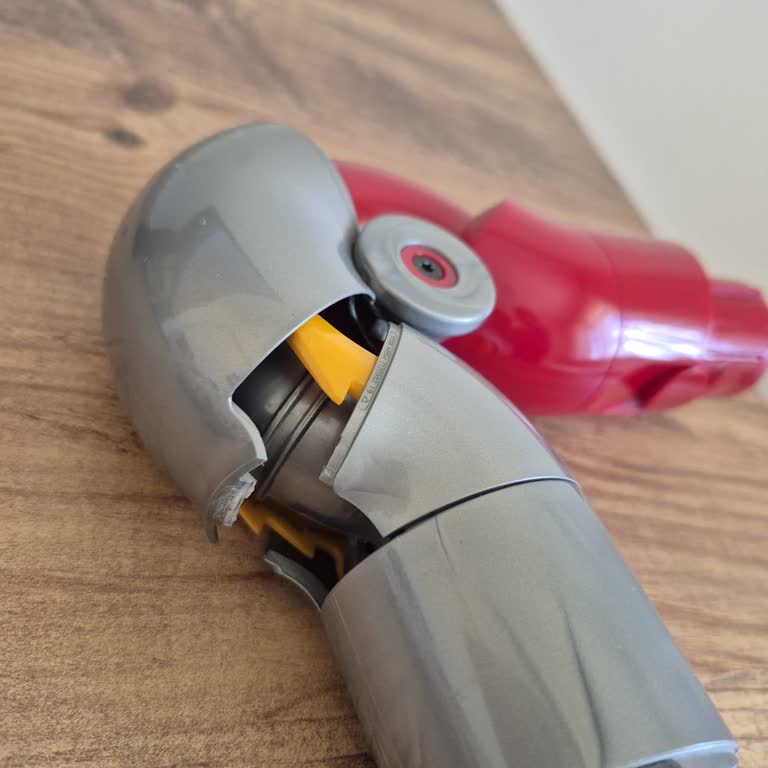 Dyson V12 Süpürge Sürekli Filtre Uyarısı Ve Kırık Alt Adaptör Parçası