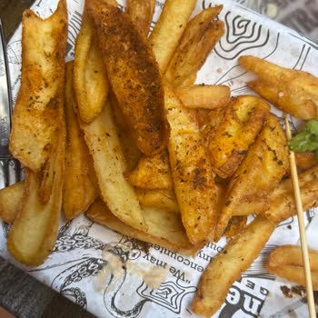 Aşırı Pişmiş Patates Ve Sert Şef Tutumu