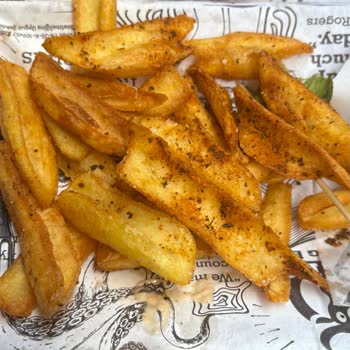 Aşırı Pişmiş Patates Ve Sert Şef Tutumu