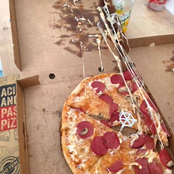 Dağılmış Ve Yenemez Pizza İçin 599 TL İade Talebi