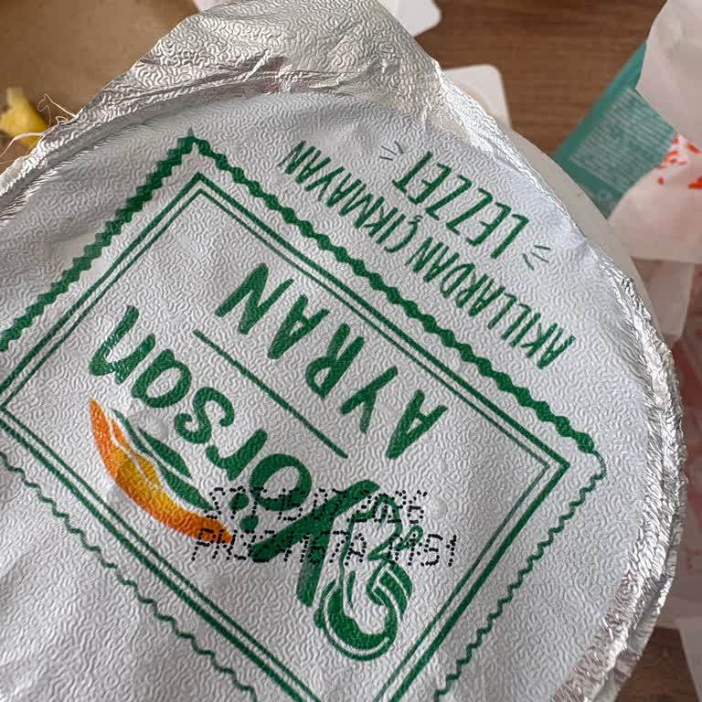 Süre Sonu Geçmiş Ayran Ve Bayat Ekmek Teslimatı