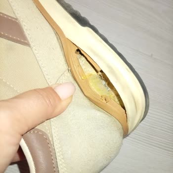 FLO’dan Aldığım Slazenger Ayakkabısının Tek Gün İçinde Tabanı Çöktü Ve Garanti İhmal Edildi