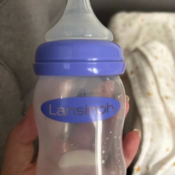 Lansinoh Biberonunda Fazla Hava Baloncukları Bebekte Gaz Problemi Yaratıyor