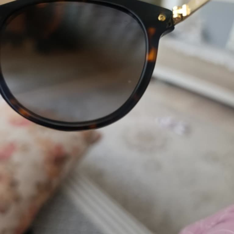 Michael Kors Gözlüğünün Kaplaması İki Ayda Soyuldu, Atasun Optik Değişimi Reddetti