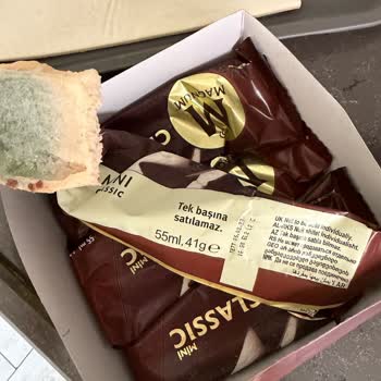 Algida Mini Classic Dondurmasında Küf Sorunu Çocuk Sağlığını Tehdit Ediyor