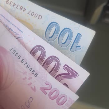 Akbank ATM'den Çıkan Bantlı Ve Yırtık Banknotların Değişim Talebi