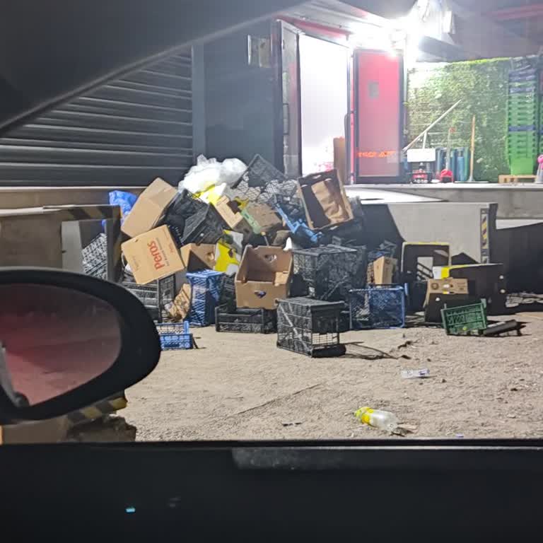 Doğa City Sitesi’nde Çöp Dağınıklığı Ve Kötü Koku Sağlık Endişesi