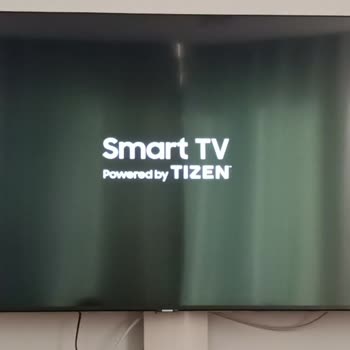 Samsung UE50TU8000 Smart TV'de Sürekli Kapanma Ve Panel Çizgisi: Ücretsiz Onarım Talebi