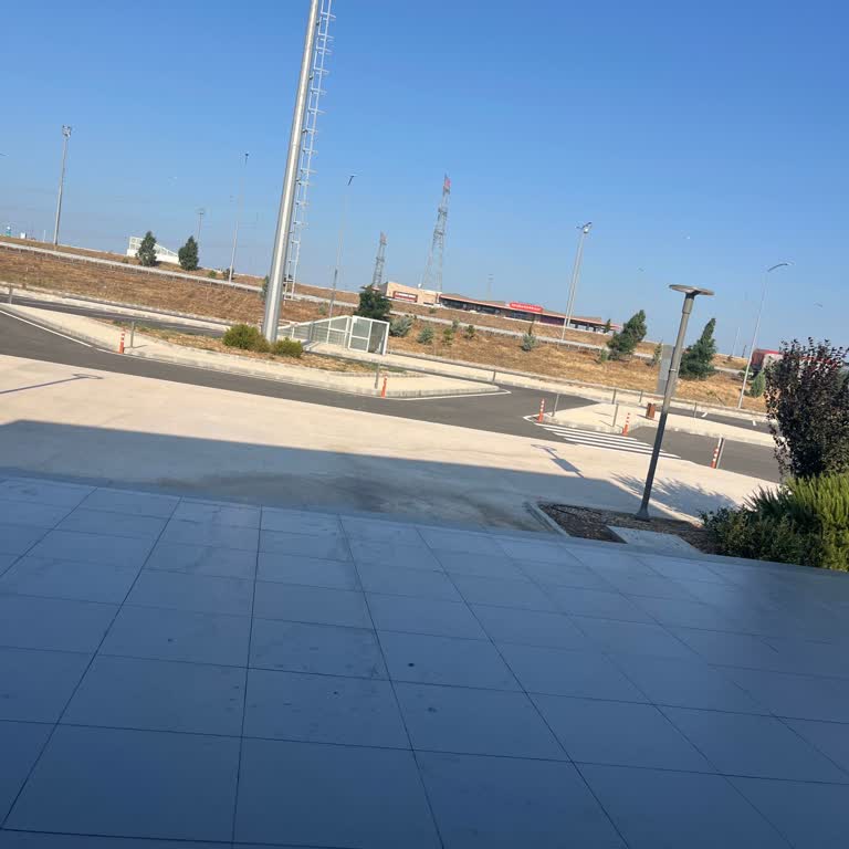 Jeneratör Mazotu Olmadığı İçin Çocuklu Aile Aç Ve Üzgün
