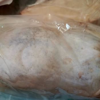 Migros Sanal Market'te Et Ürünleri Temizlenmemiş Ve Parçalanmamış, Ekmekler Eziliyor