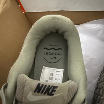Nike Revolution 8 Ayakkabısında Üretim Hatası: Üst Filesinde Yırtık Ve Değişim Talebi